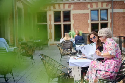Eten en drinken op een terras in Roeselare
