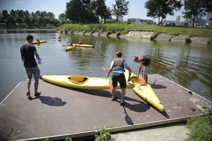 Kajakken op kanaal Roeselare-Leie