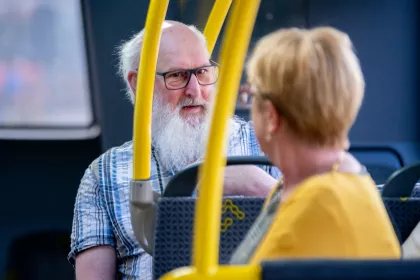 Mensen op een bus van De Lijn
